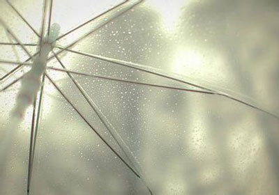 足球训练营邀请明星教练指导，提升学员技术水平